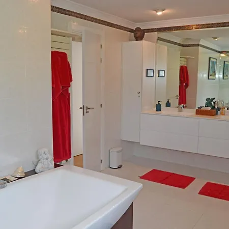 Villa Holiday With Lovely Pool Area 300m From The Beach In Atalaya Playa Estepona