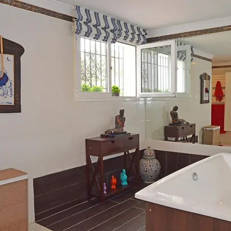 Holiday With Lovely Pool Area 300m From The Beach In Atalaya Playa Villa Estepona