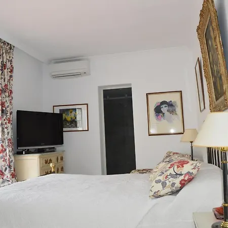 Villa Holiday With Lovely Pool Area 300m From The Beach In Atalaya Playa Estepona